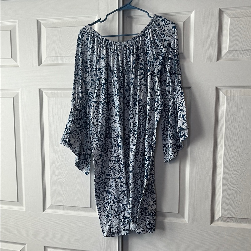 Elegant Blue and White Patterned Long Sleeve Dress